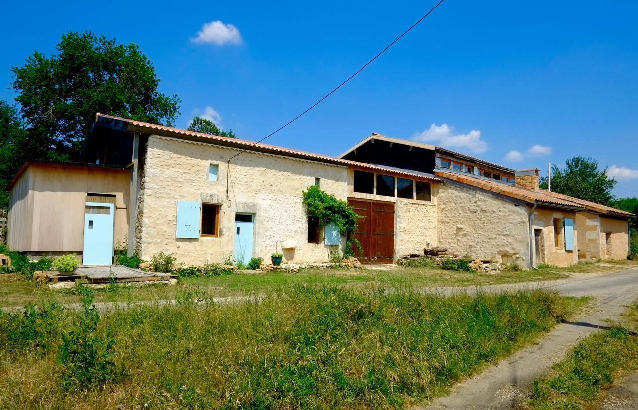 Chambres Des Forges Cellefrouin Exterior photo